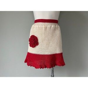 1960s Vintage Handmade Crochet Embroidered Womens Christmas Rose Kitchen Apron
